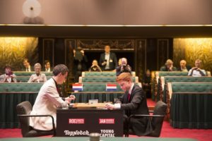 International draughts master Jan Groenendijk (right) in a match held in the Dutch Parliament